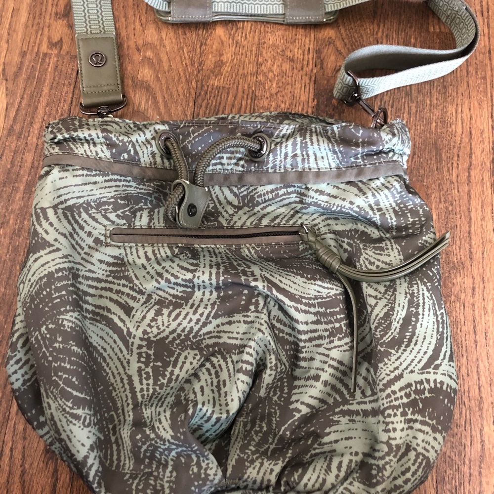 Lulu lemon cross body bag - used